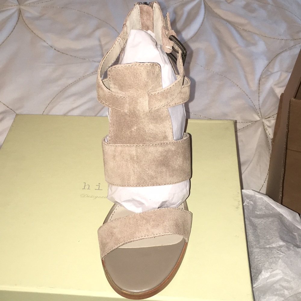 Hinge Cora Block Heel Sandals -Taupe Suede